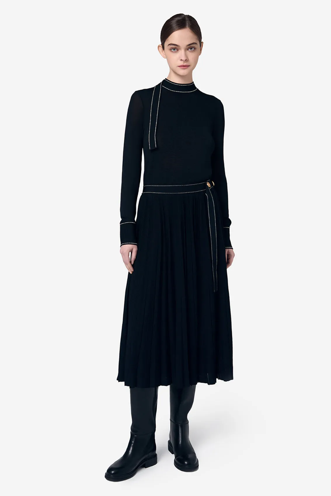 BLACK CONTRAST STITCHING ROUND-NECK KNITWEAR