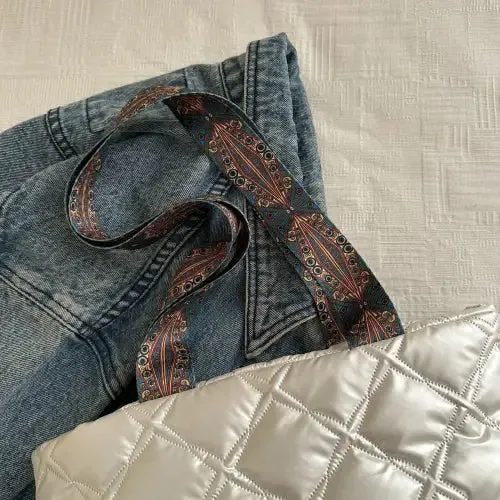 Chic Strap Quilted Handbag with Stylish Leather Printed Strap