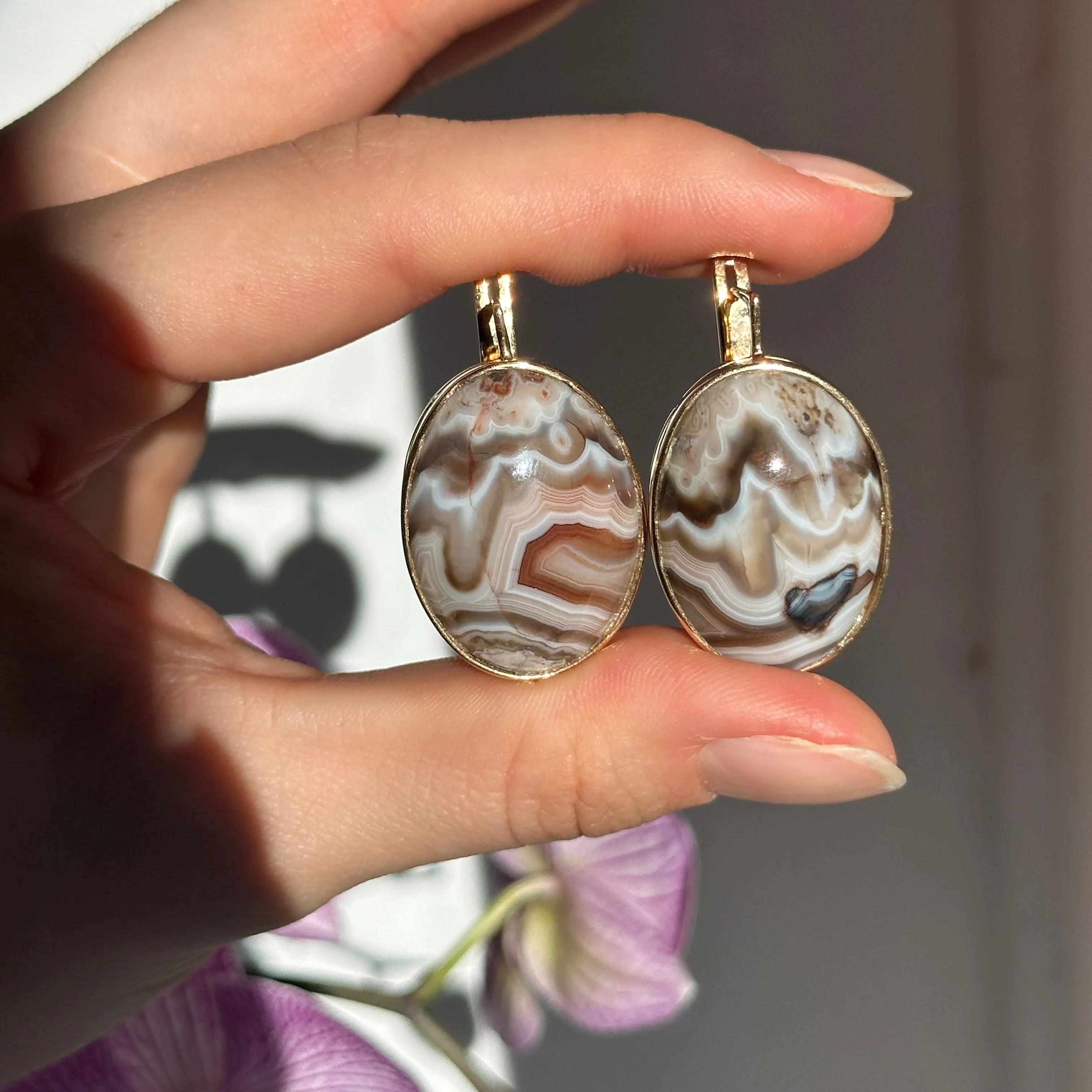 Estate 14KT Yellow Gold Oval Agate Drop Earrings