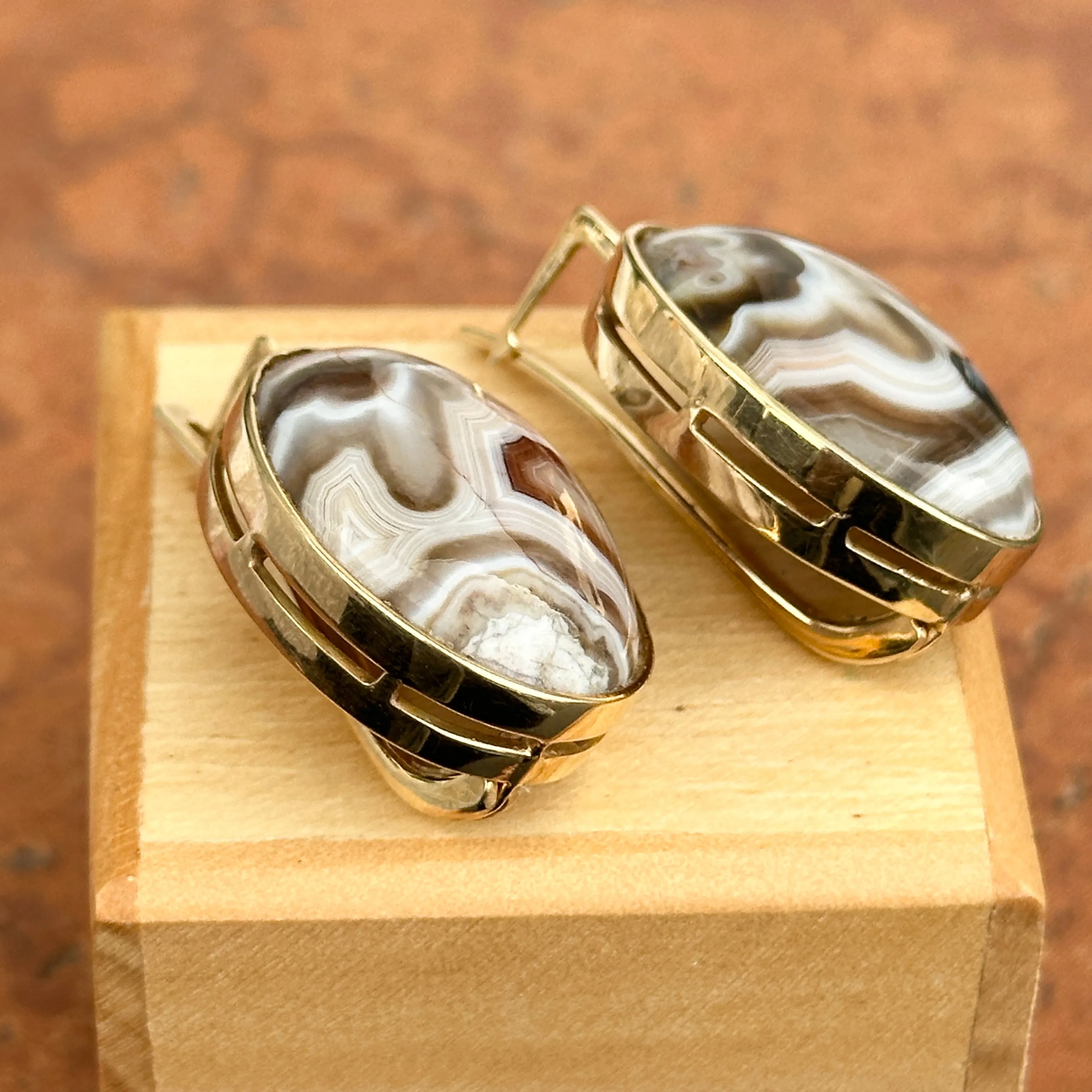 Estate 14KT Yellow Gold Oval Agate Drop Earrings