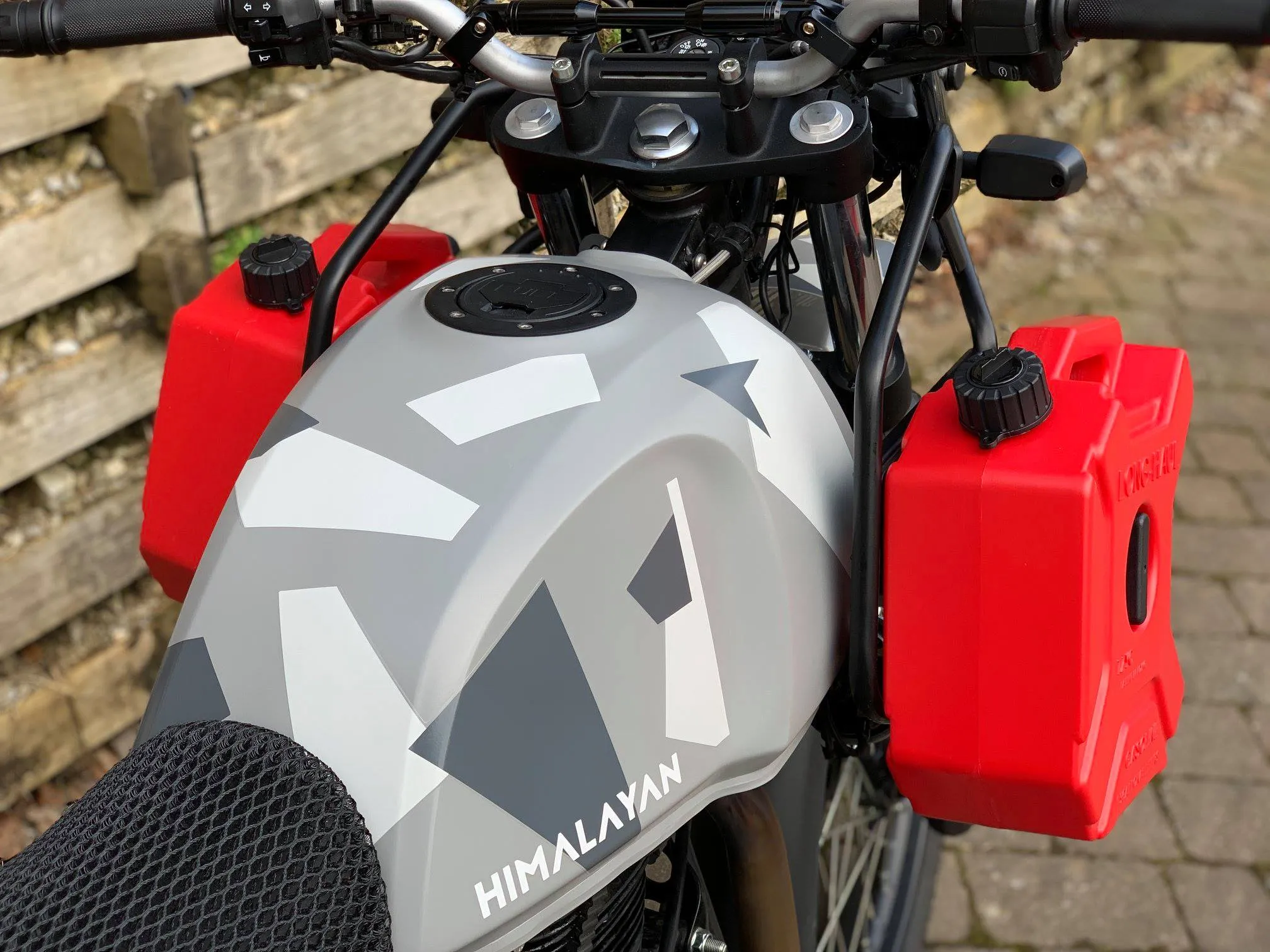 Fuel Tank - 3L   mounting bracket