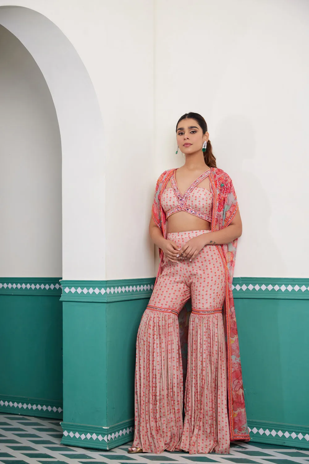 Gulbahar Cape Set