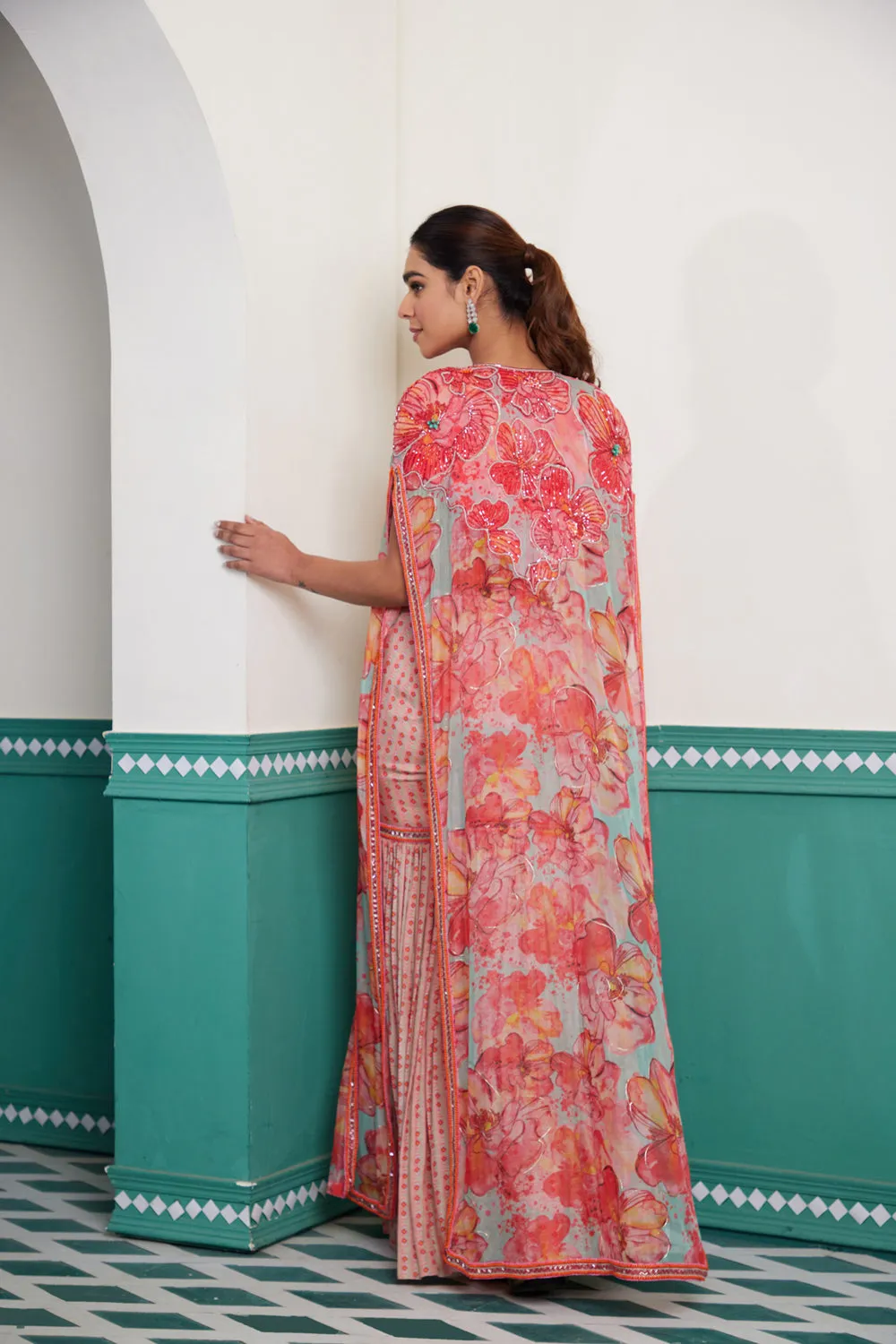 Gulbahar Cape Set