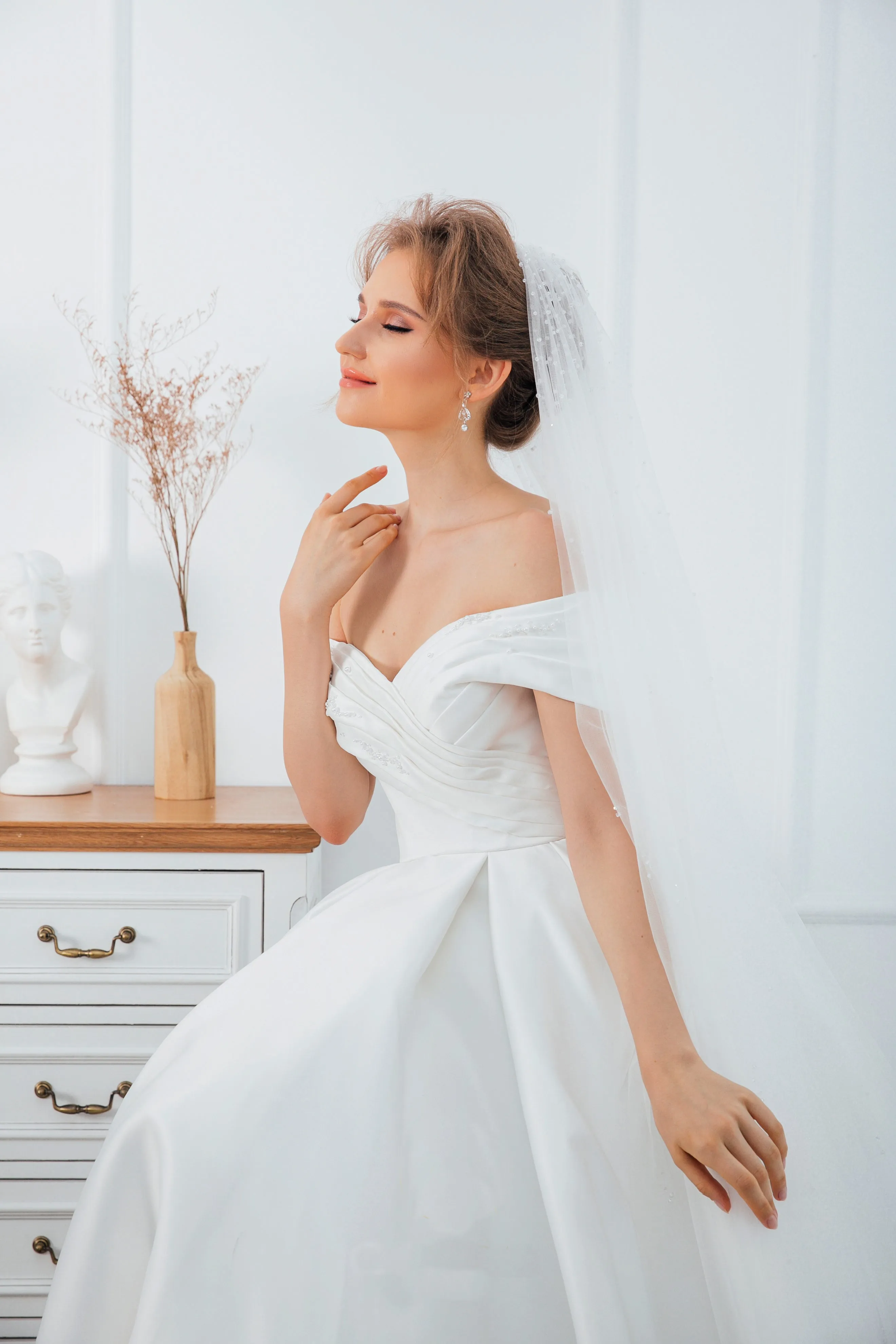 HALI Handmade Satin Crystal Beading Wedding Dress