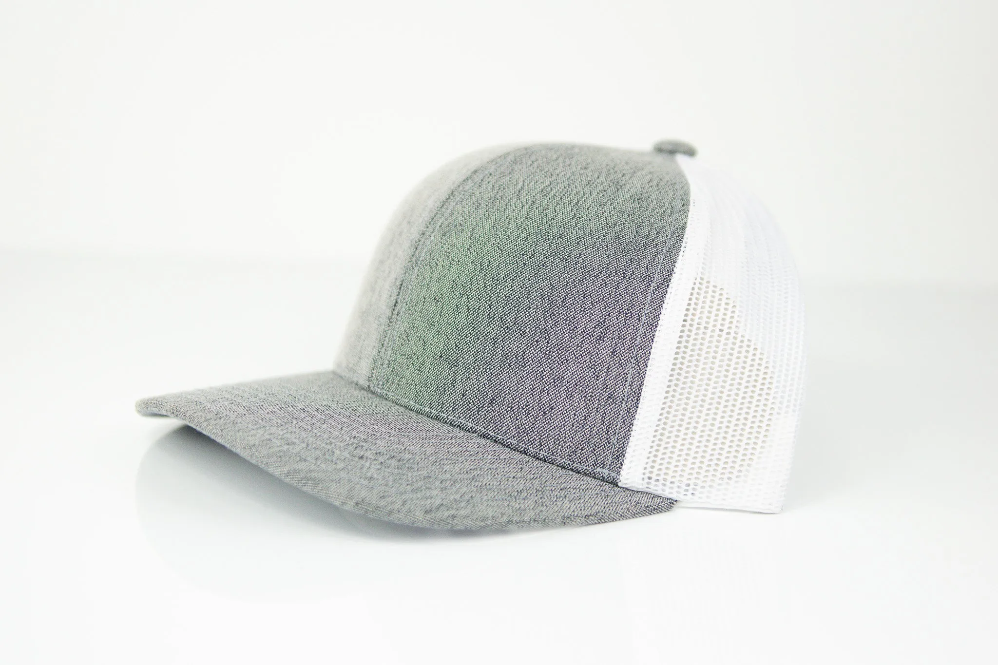 HEATHER GRAY AND WHITE MESH SNAPBACK HAT