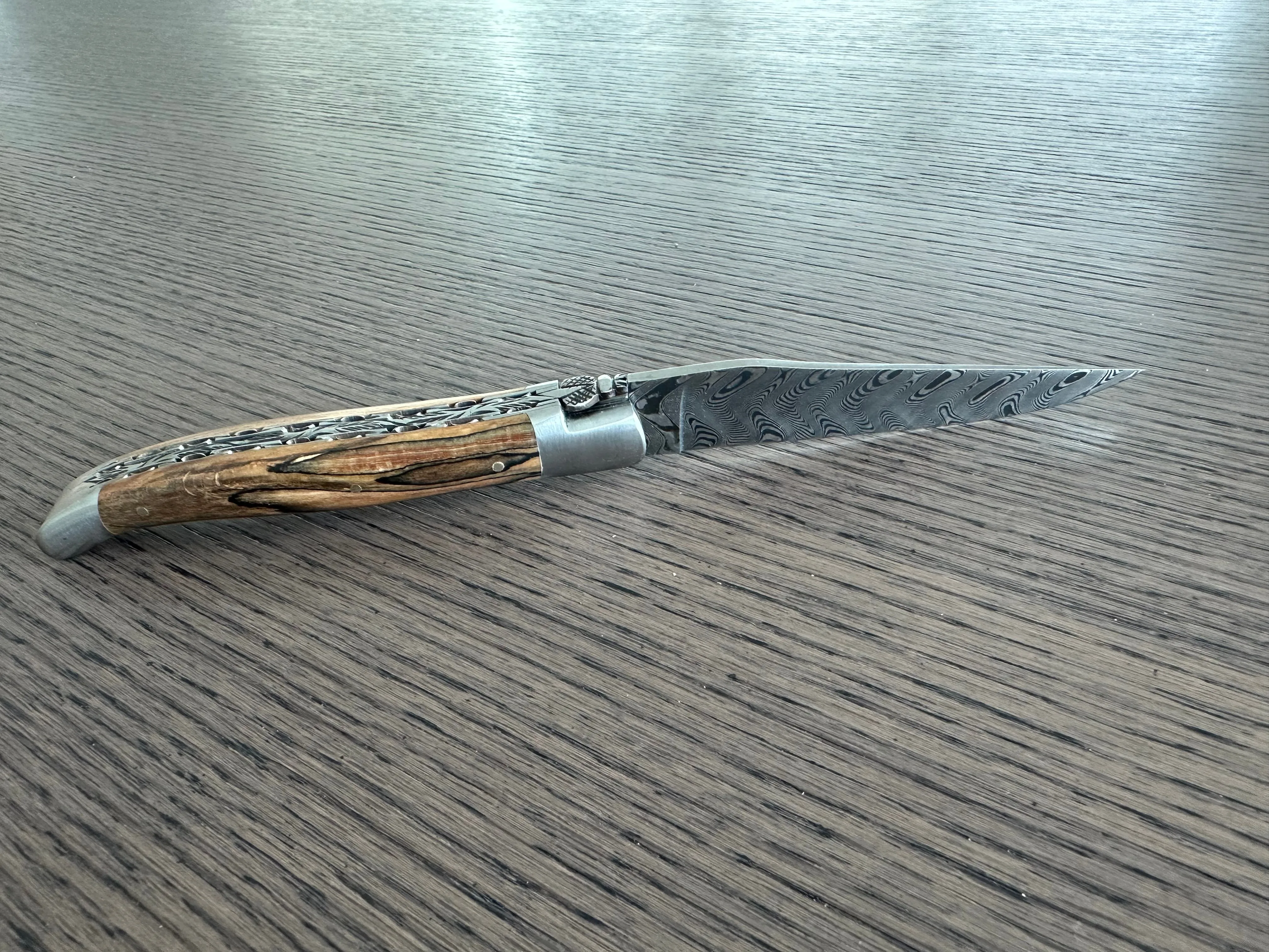 Laguiole en Aubrac Handcrafted Double Carved Plates Damascus Blade Multipurpose Knife, Aubrac Wood Handle, Special Forged Bee, 4.75-in