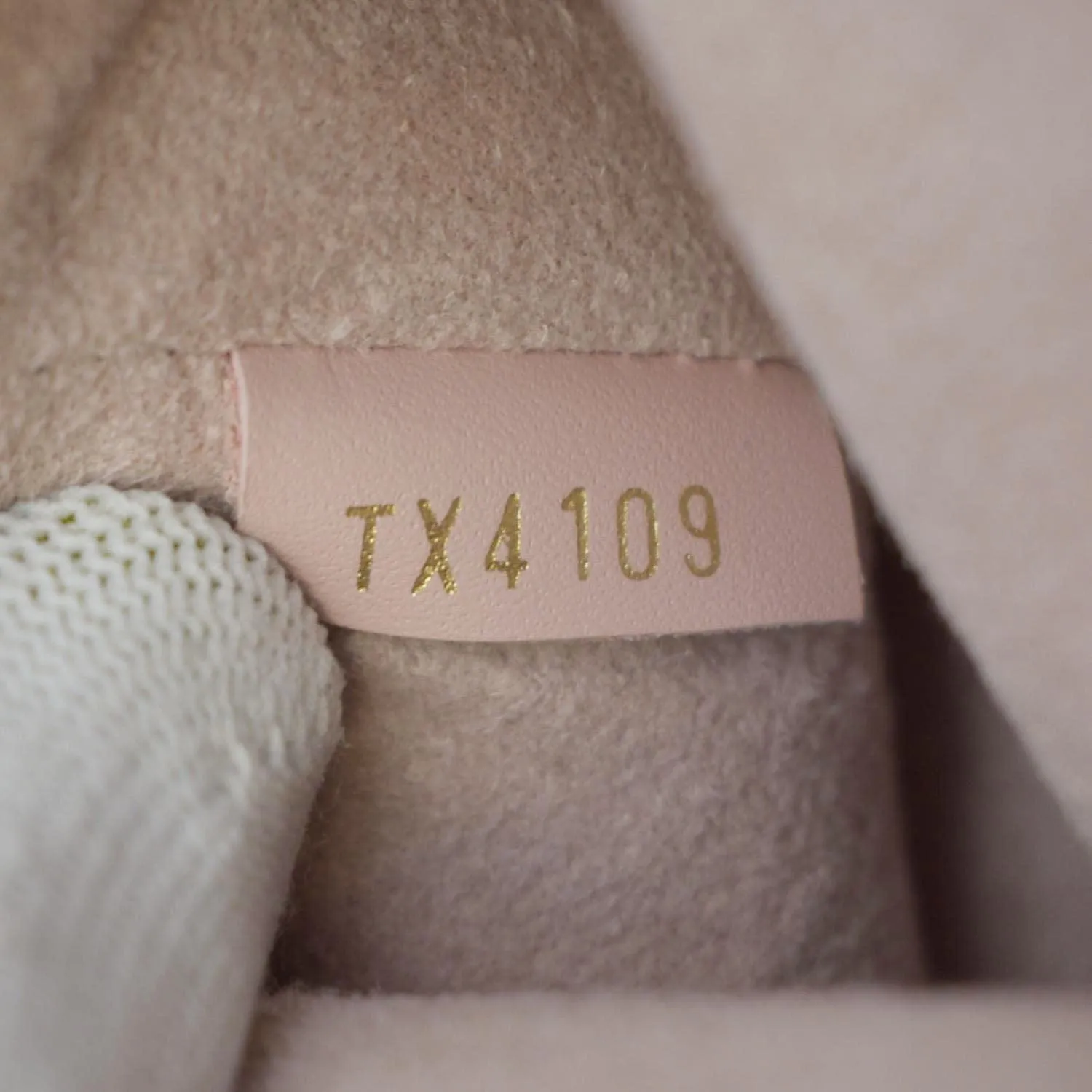 LOUIS VUITTON Neonoe Monogram Canvas Hobo Bag Rose Ballerine