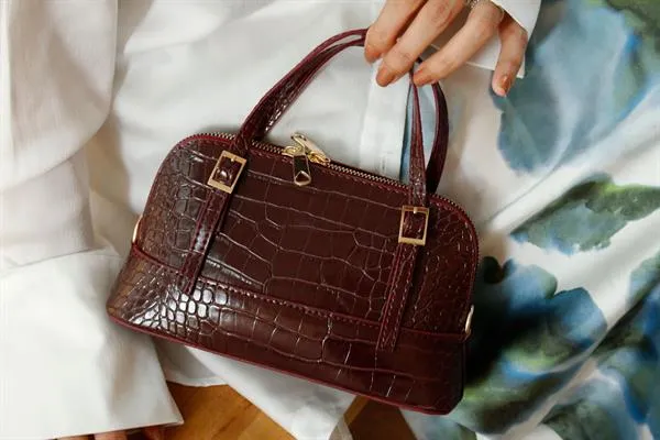 <tc>Sac à main Bordeaux à texture Paris</tc>