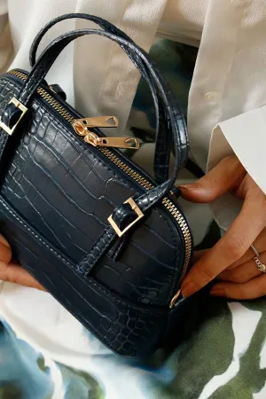 <tc>Sac à main en cuir tannée à texture Paris, bleu marine</tc>
