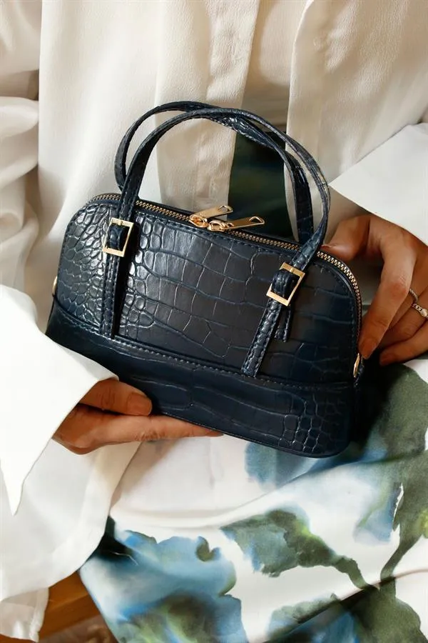 <tc>Sac à main en cuir tannée à texture Paris, bleu marine</tc>