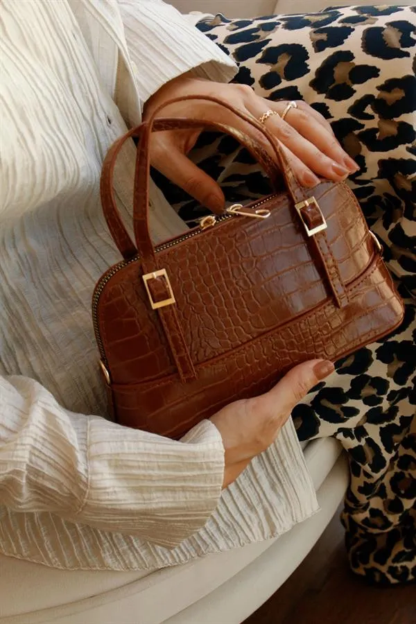 <tc>Sac à main en cuir tannée à texture Paris</tc>