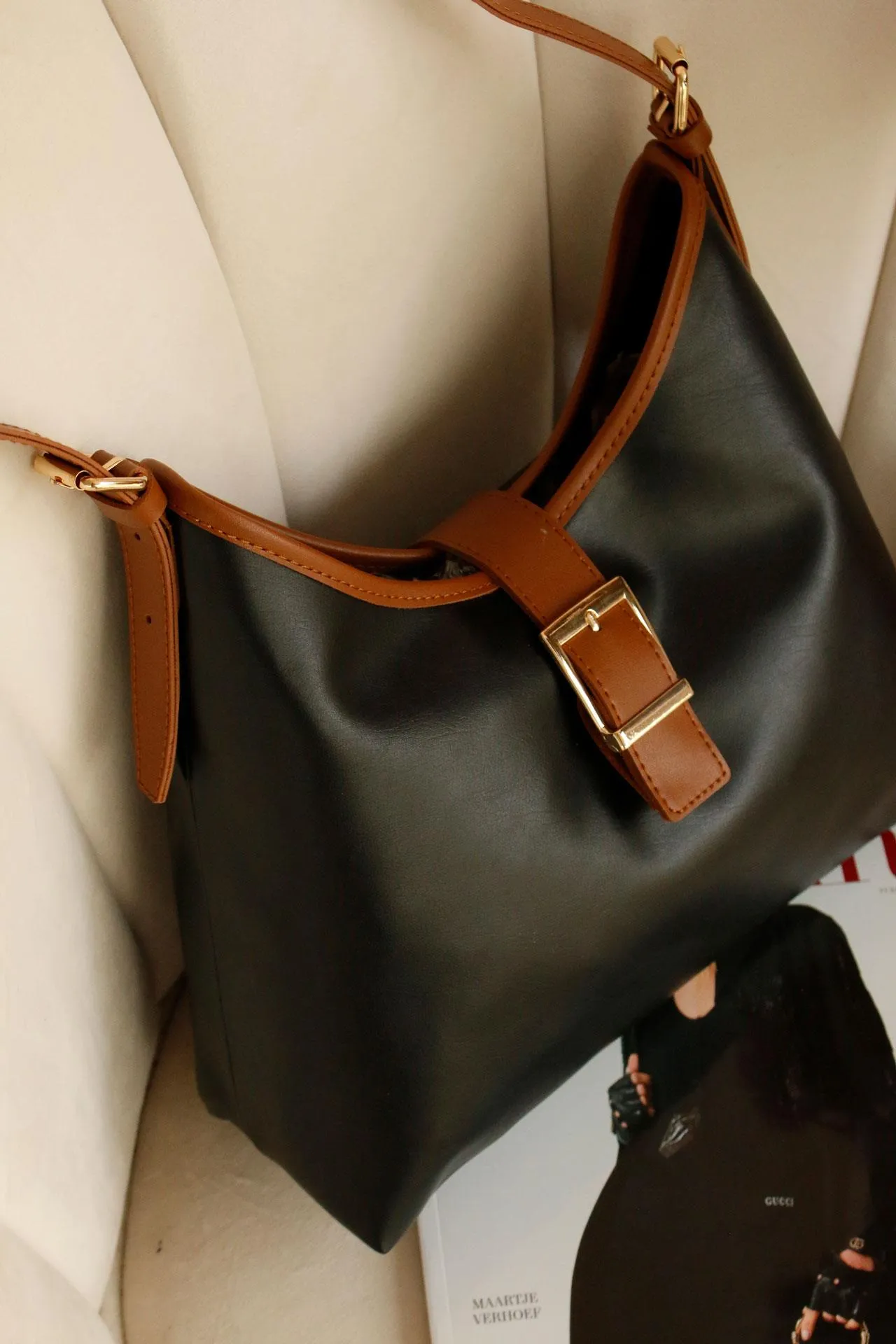 <tc>Sac à main et à épaule vintage Asya avec détail de boucle dorée - Noir

</tc>