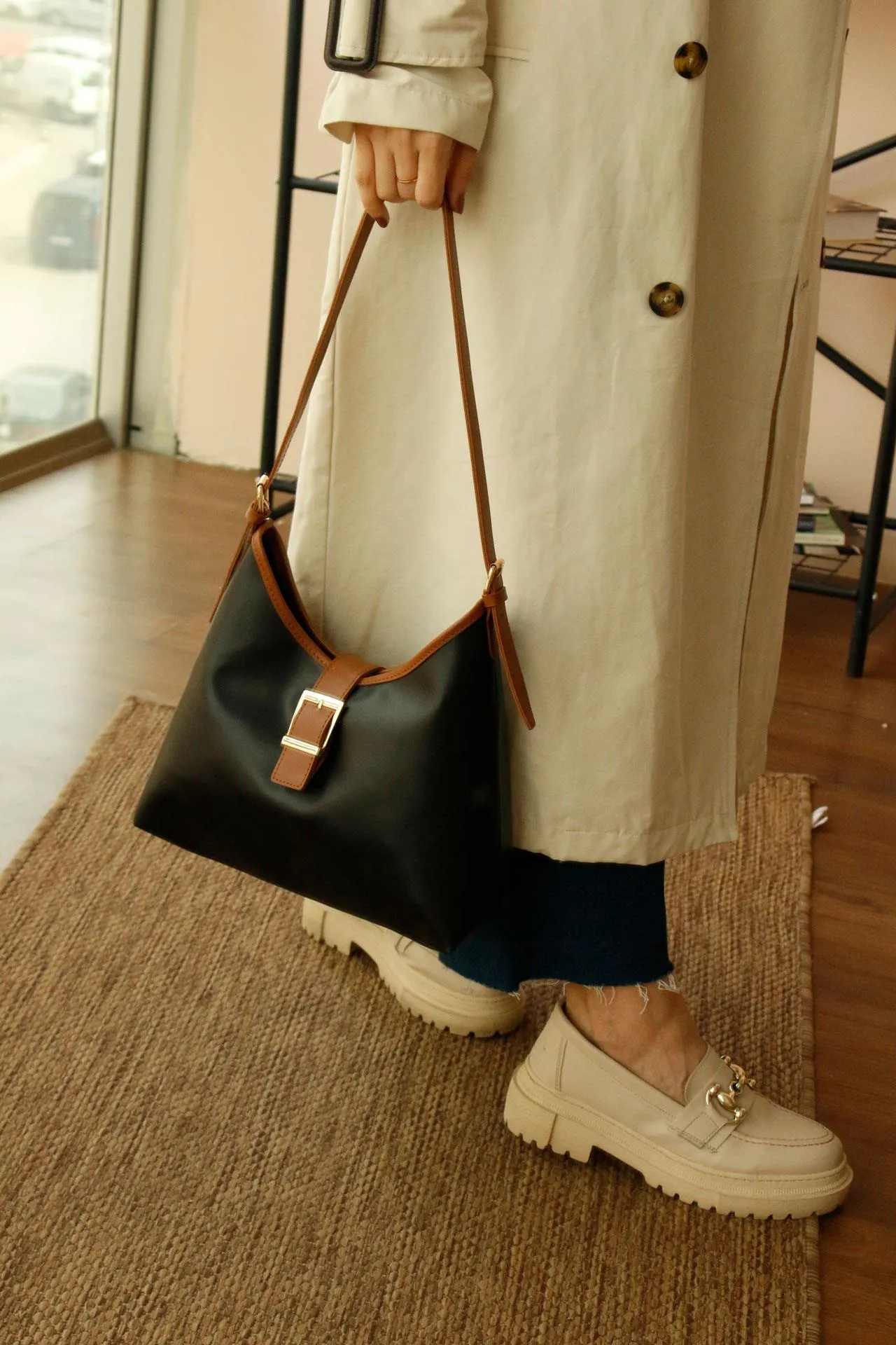 <tc>Sac à main et à épaule vintage Asya avec détail de boucle dorée - Noir

</tc>