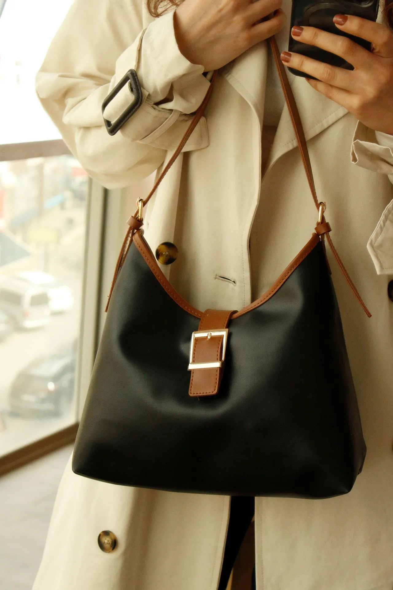 <tc>Sac à main et à épaule vintage Asya avec détail de boucle dorée - Noir

</tc>