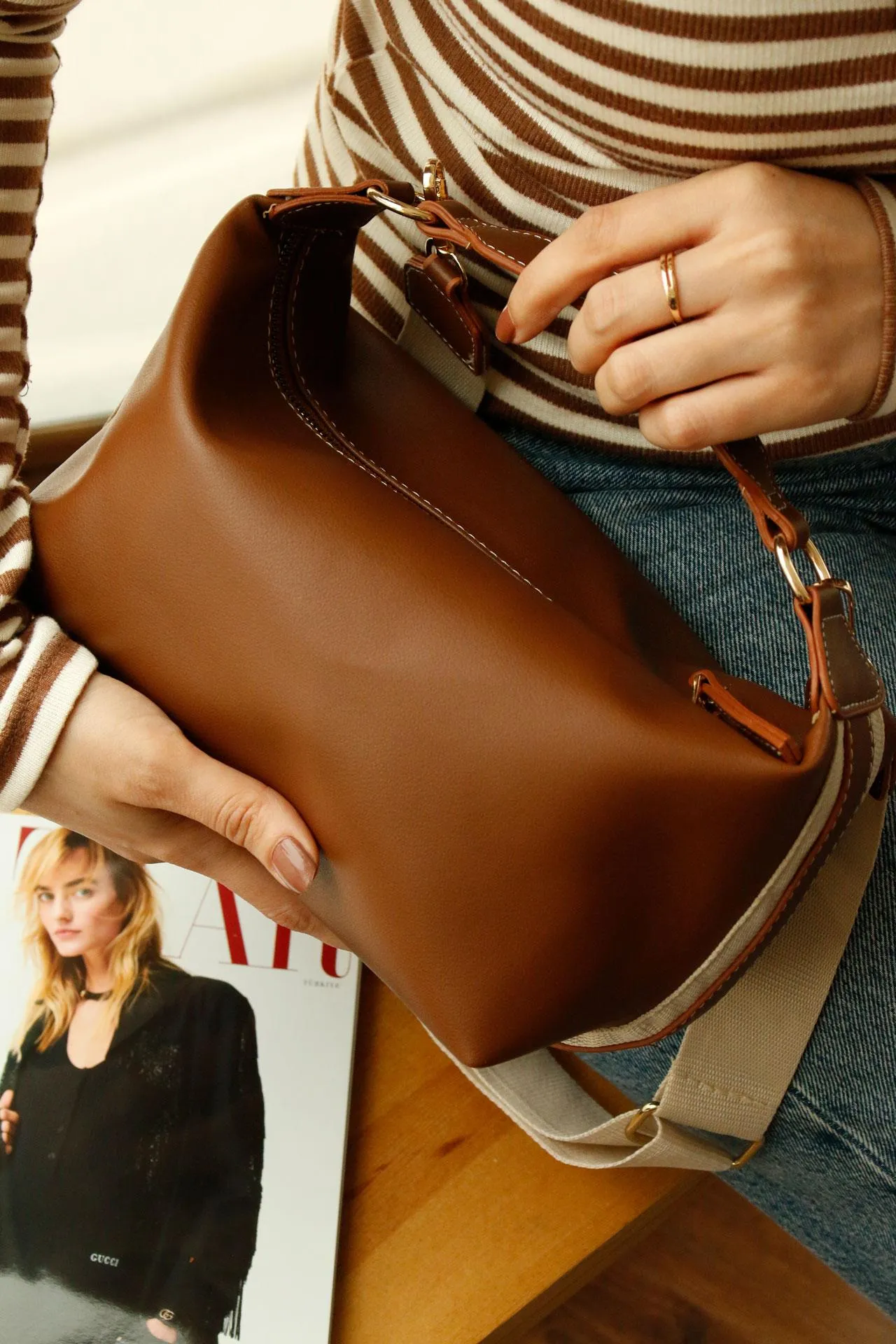 <tc>Sac à main pour femme Feline avec détails de bandes, couleur Tabac</tc>