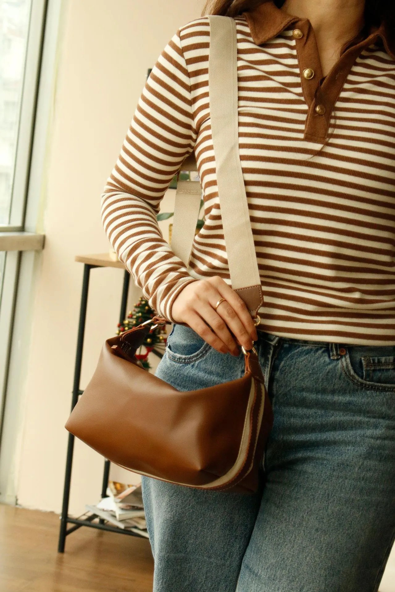 <tc>Sac à main pour femme Feline avec détails de bandes, couleur Tabac</tc>