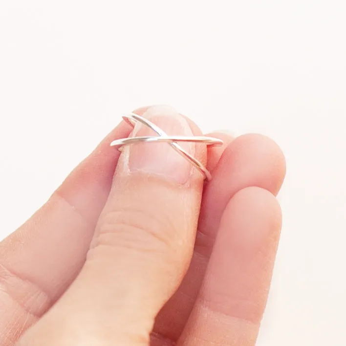 Ring Criss Cross Minimalist in Sterling Silver