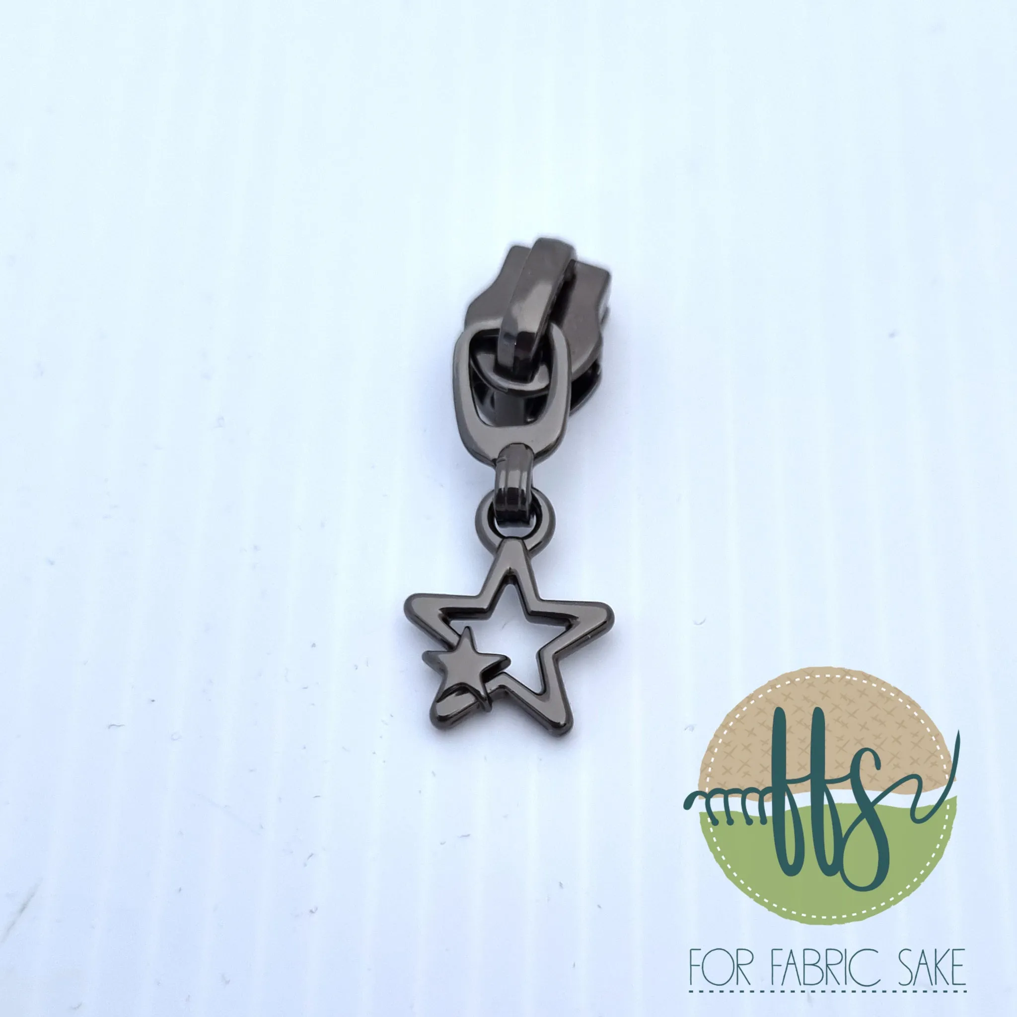 Star Zipper pull