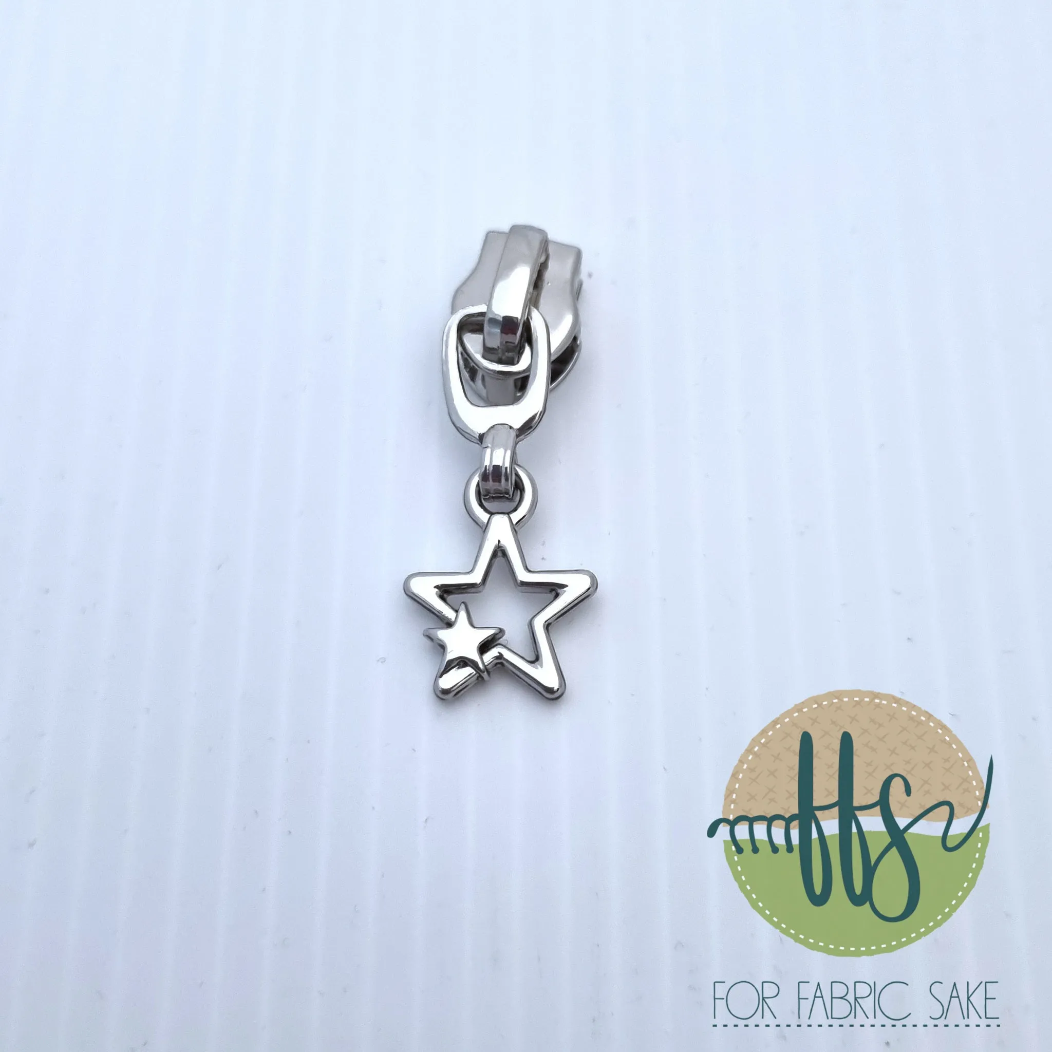 Star Zipper pull