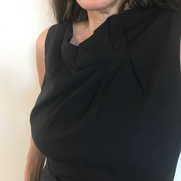 Tahari sz 4