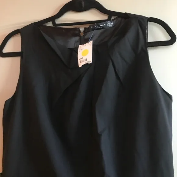 Tahari sz 4