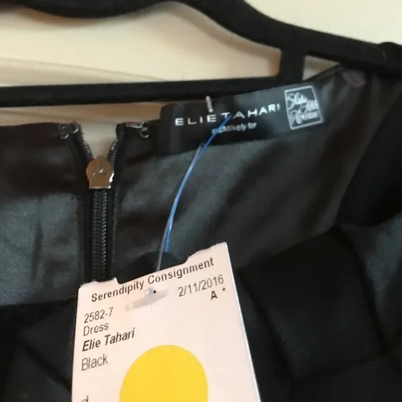 Tahari sz 4