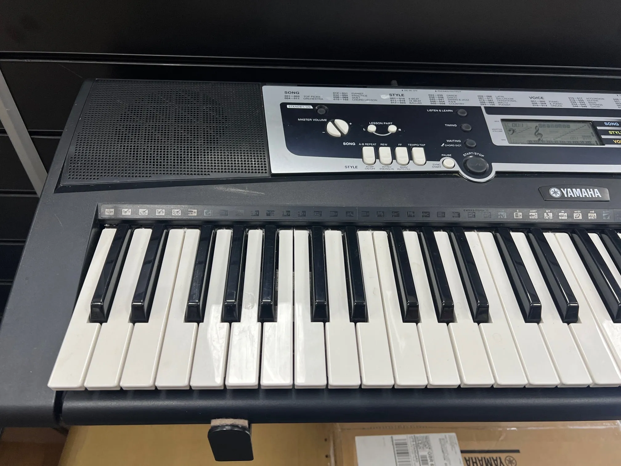 USED Yamaha YPT210 portable keyboard