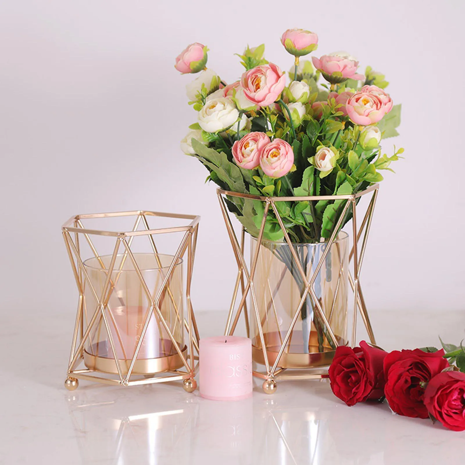 Vază Decorativă Metal și Sticlă - Design Elegant pentru Aranjamente Florale