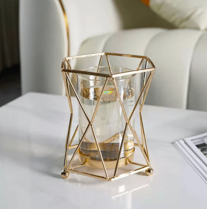 Vază Decorativă Metal și Sticlă - Design Elegant pentru Aranjamente Florale